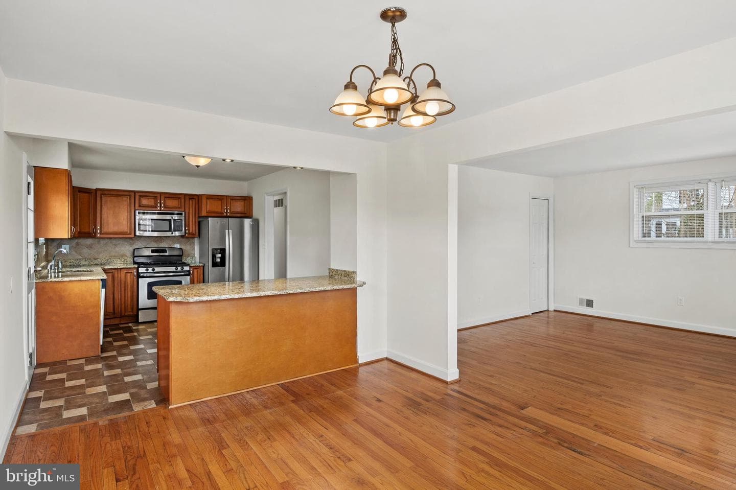 5930 Plumer Avenue photo 9