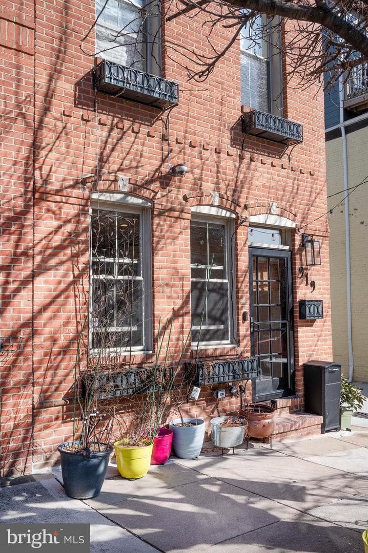 919 S Clinton Street photo 1