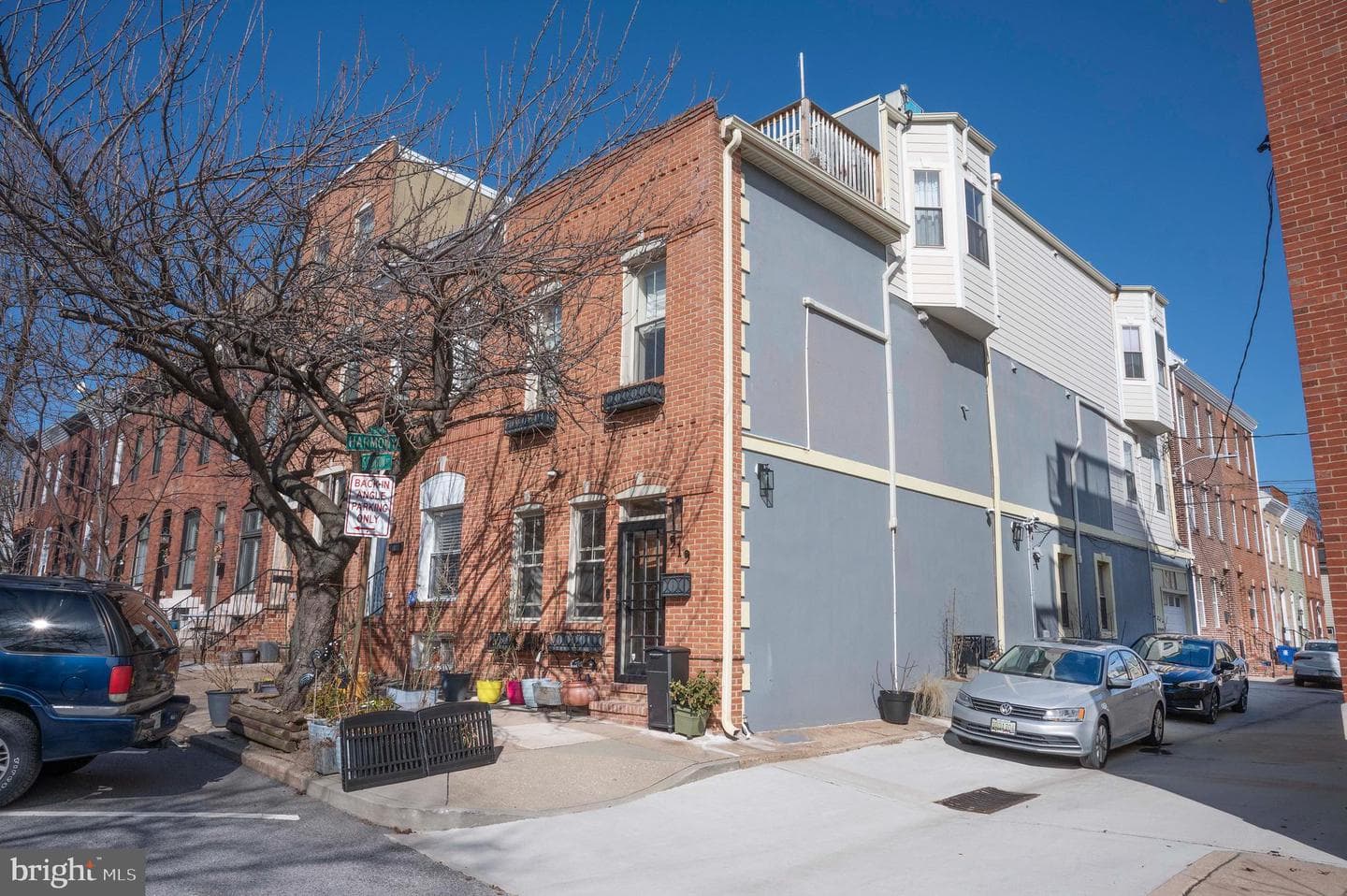 919 S Clinton Street photo 2