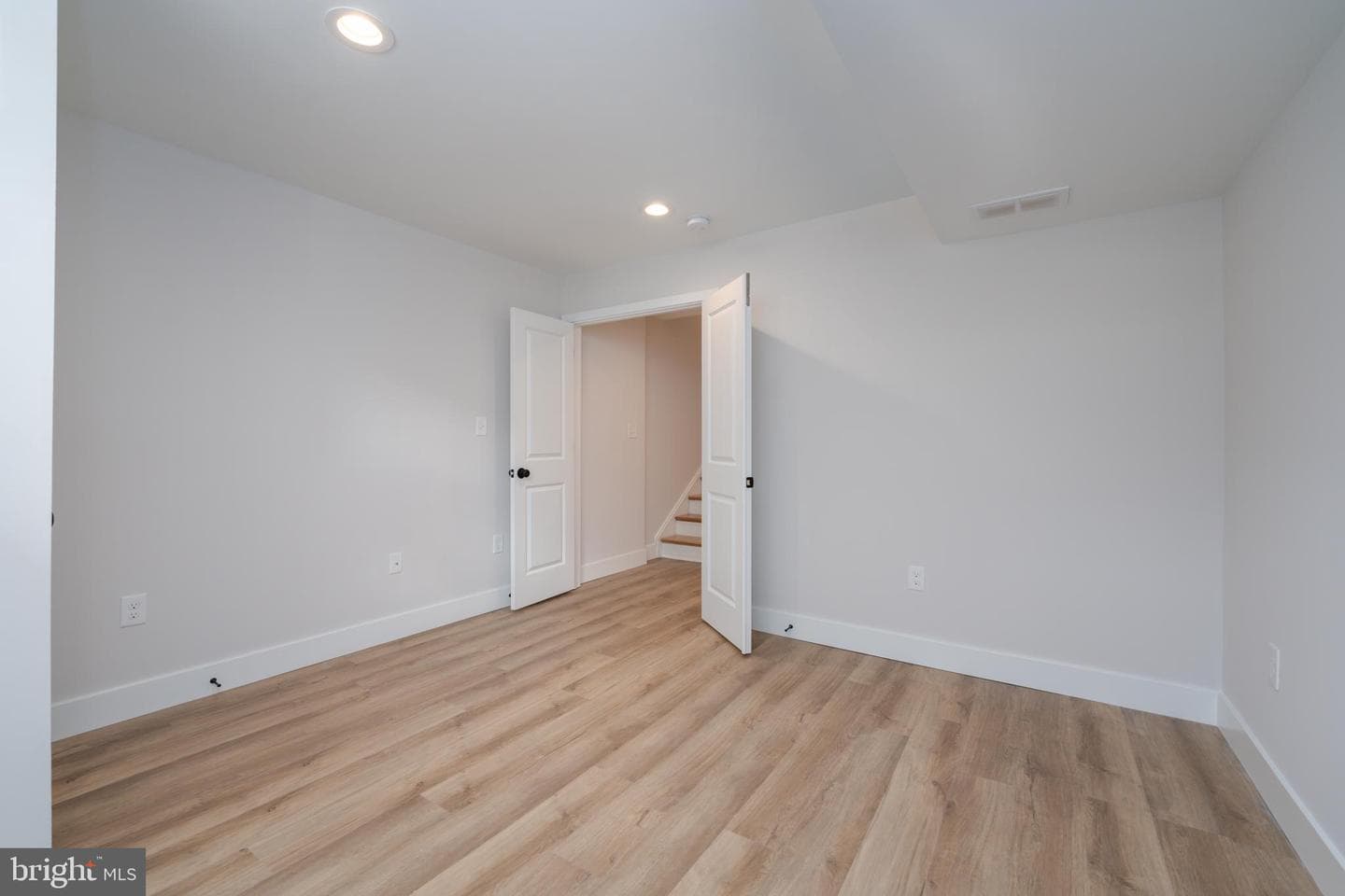 3806 Foster Avenue photo 28