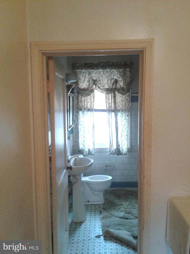 4703 Post Road photo 16
