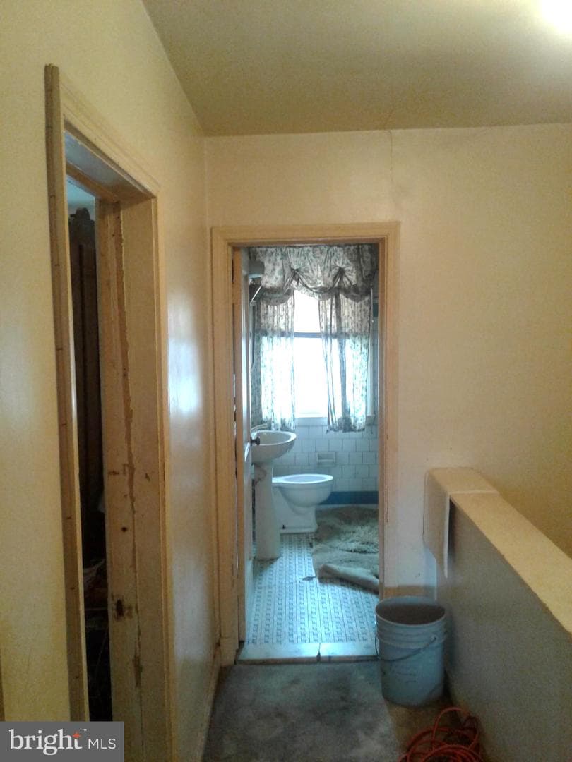 4703 Post Road photo 9