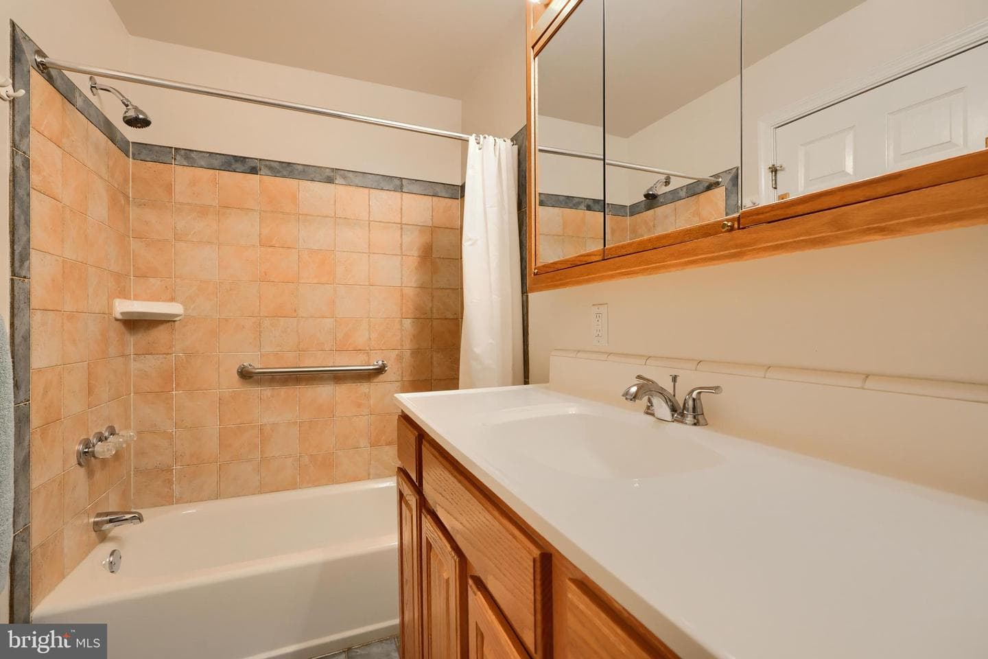 509 E Randall Street photo 18
