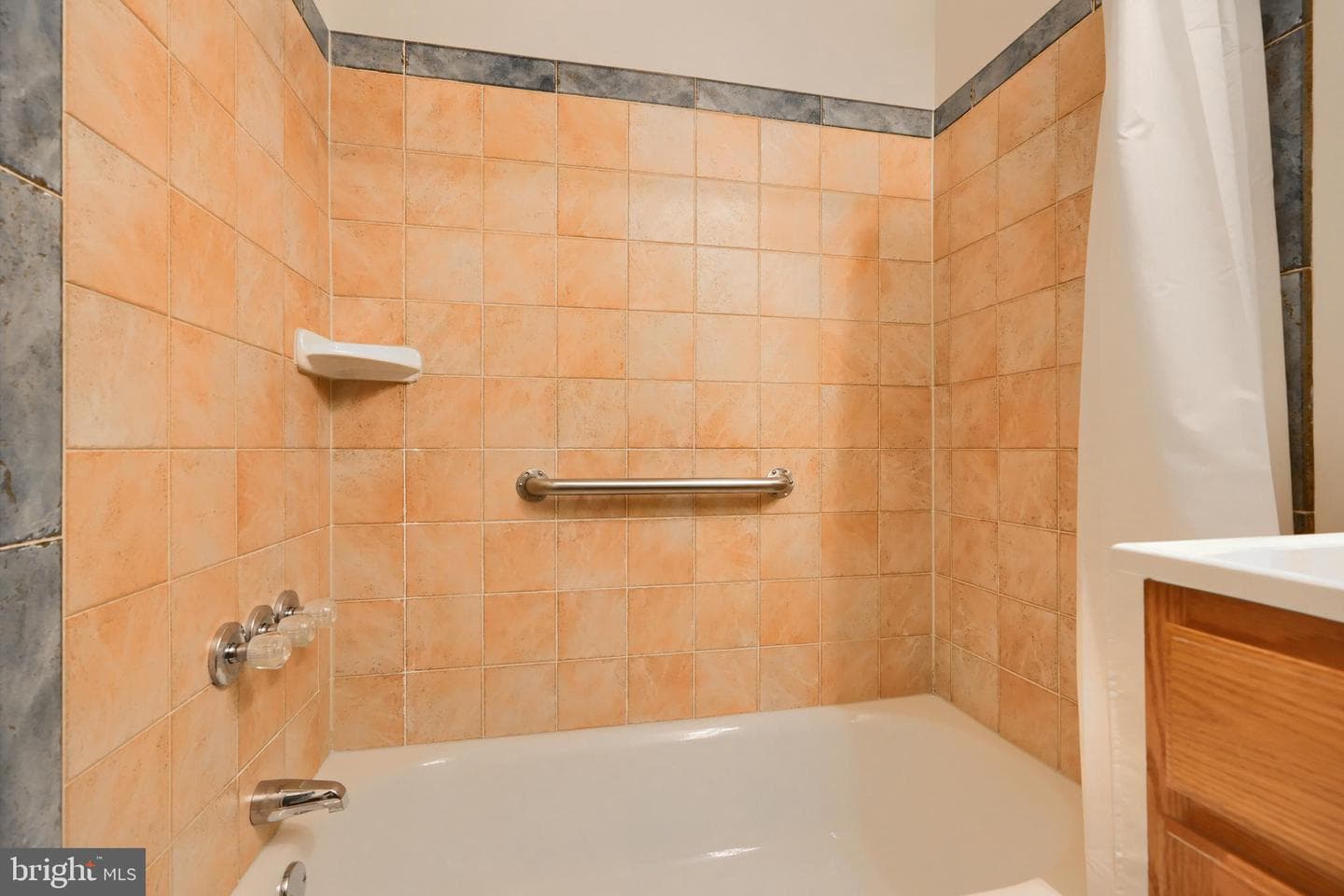 509 E Randall Street photo 19