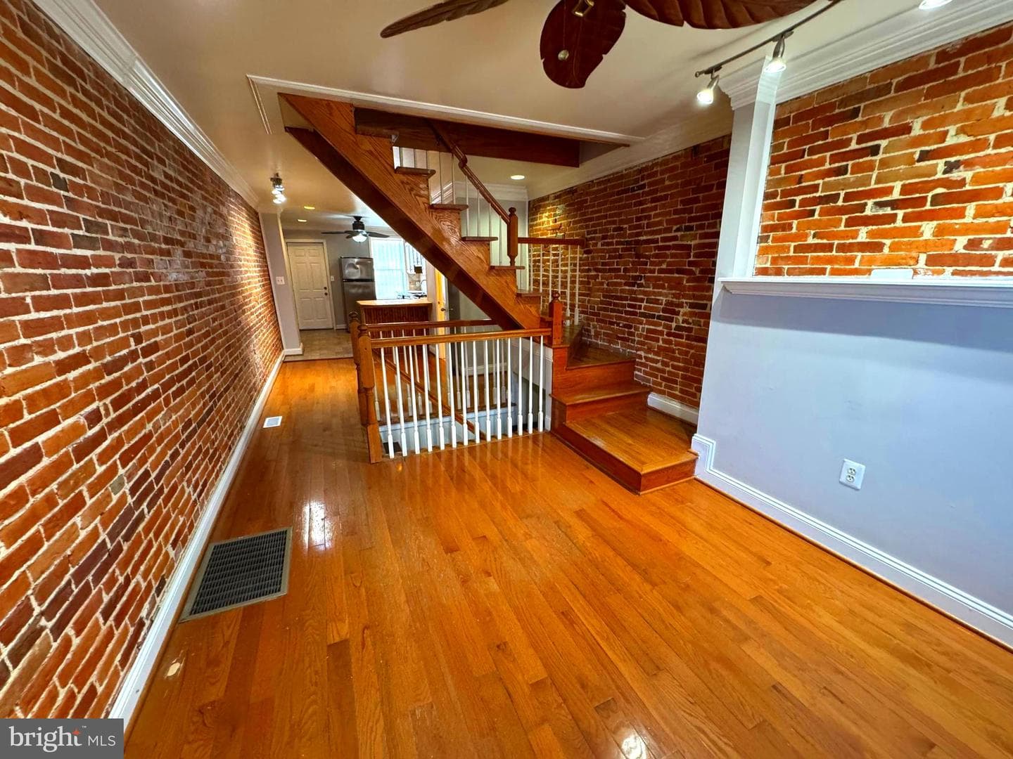 1303 W Cross Street W photo 2