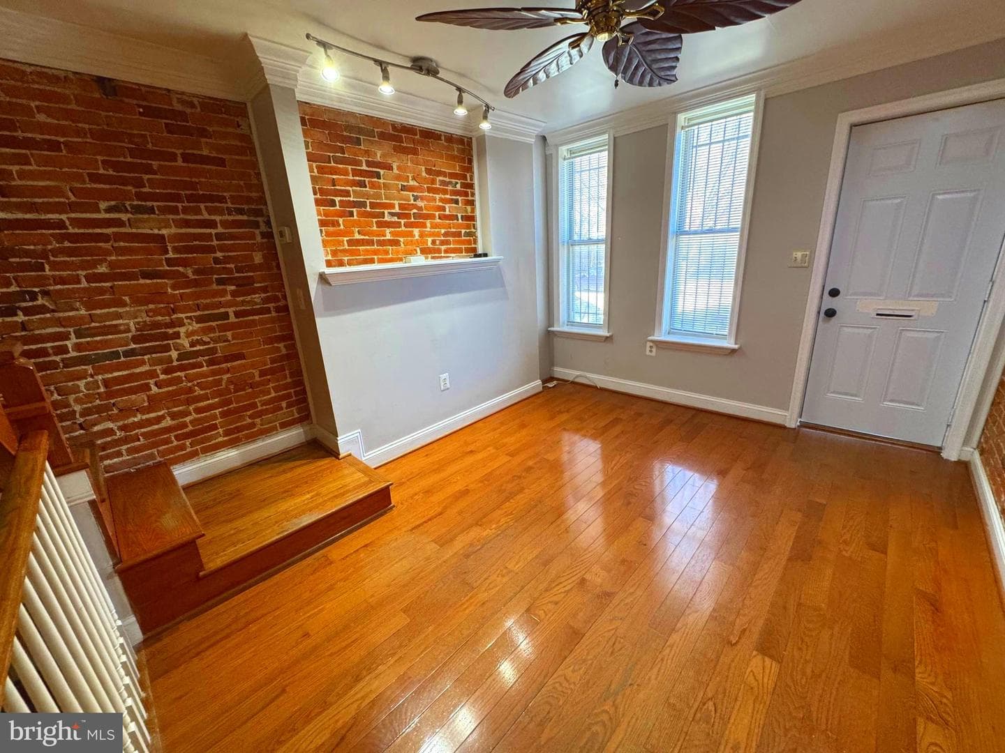 1303 W Cross Street W photo 4