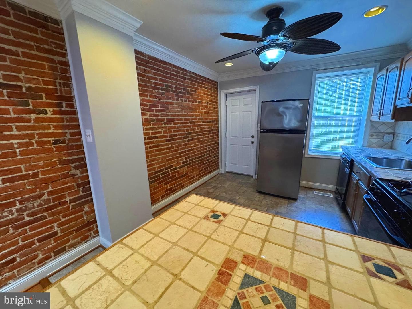 1303 W Cross Street W photo 7