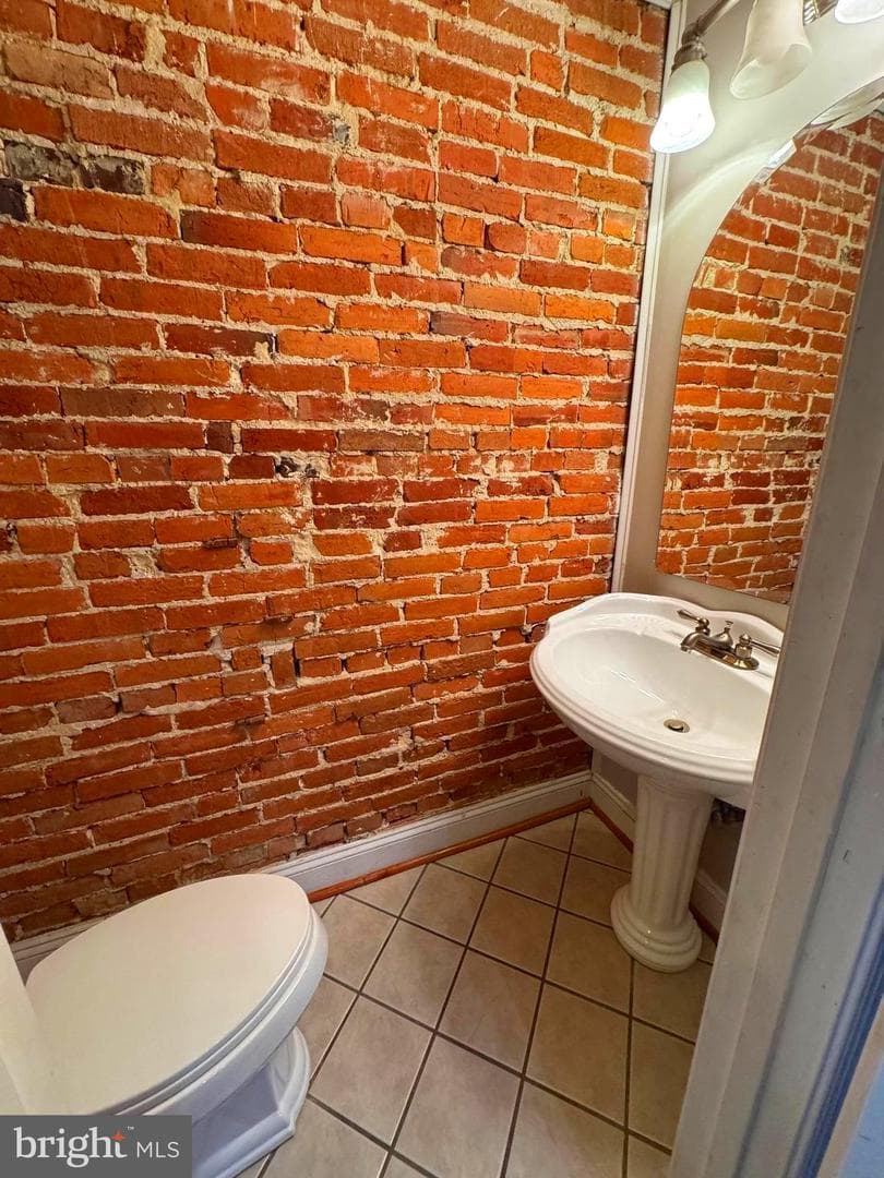 1303 W Cross Street W photo 8