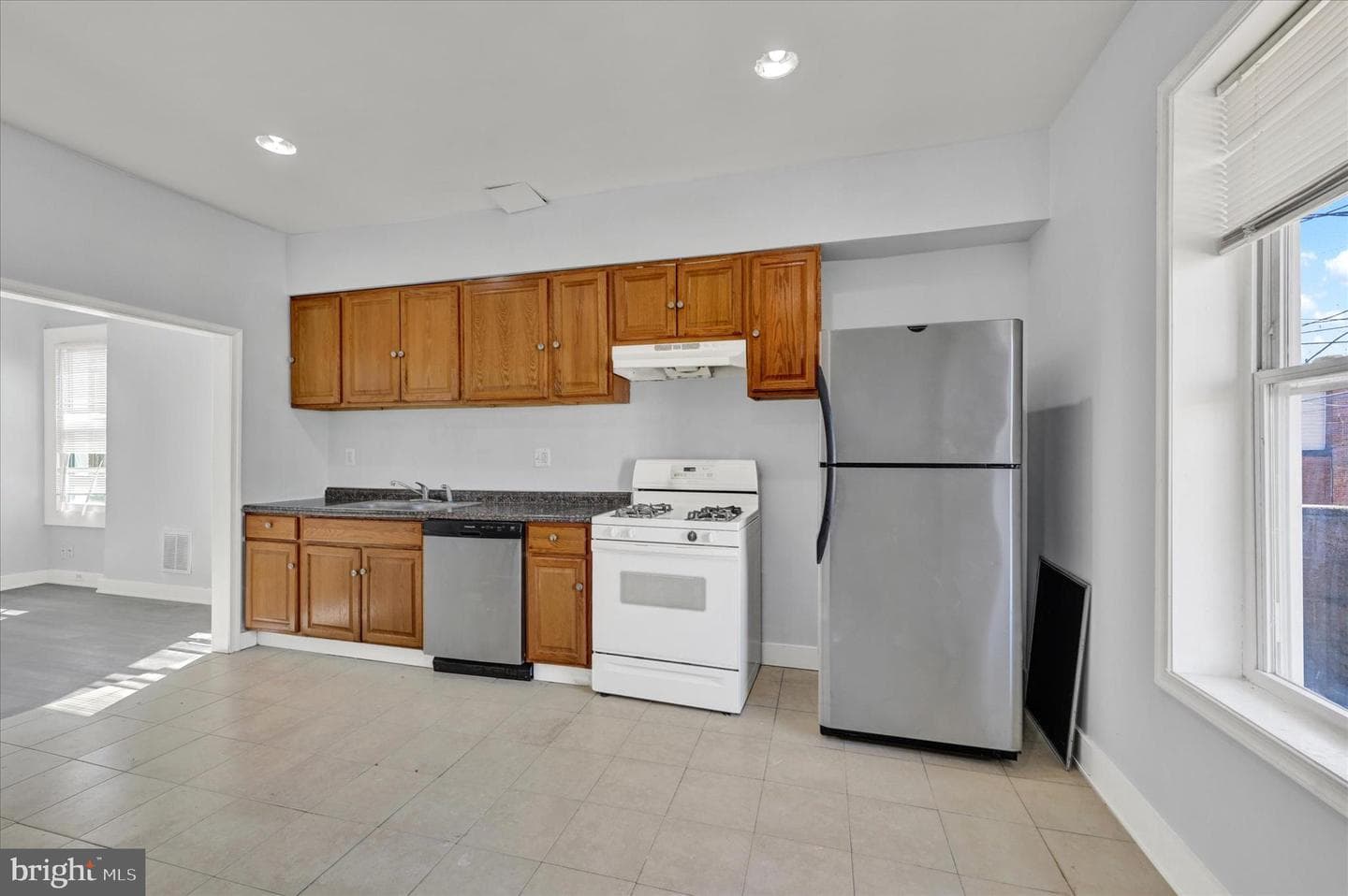 400 N Curley Street photo 13