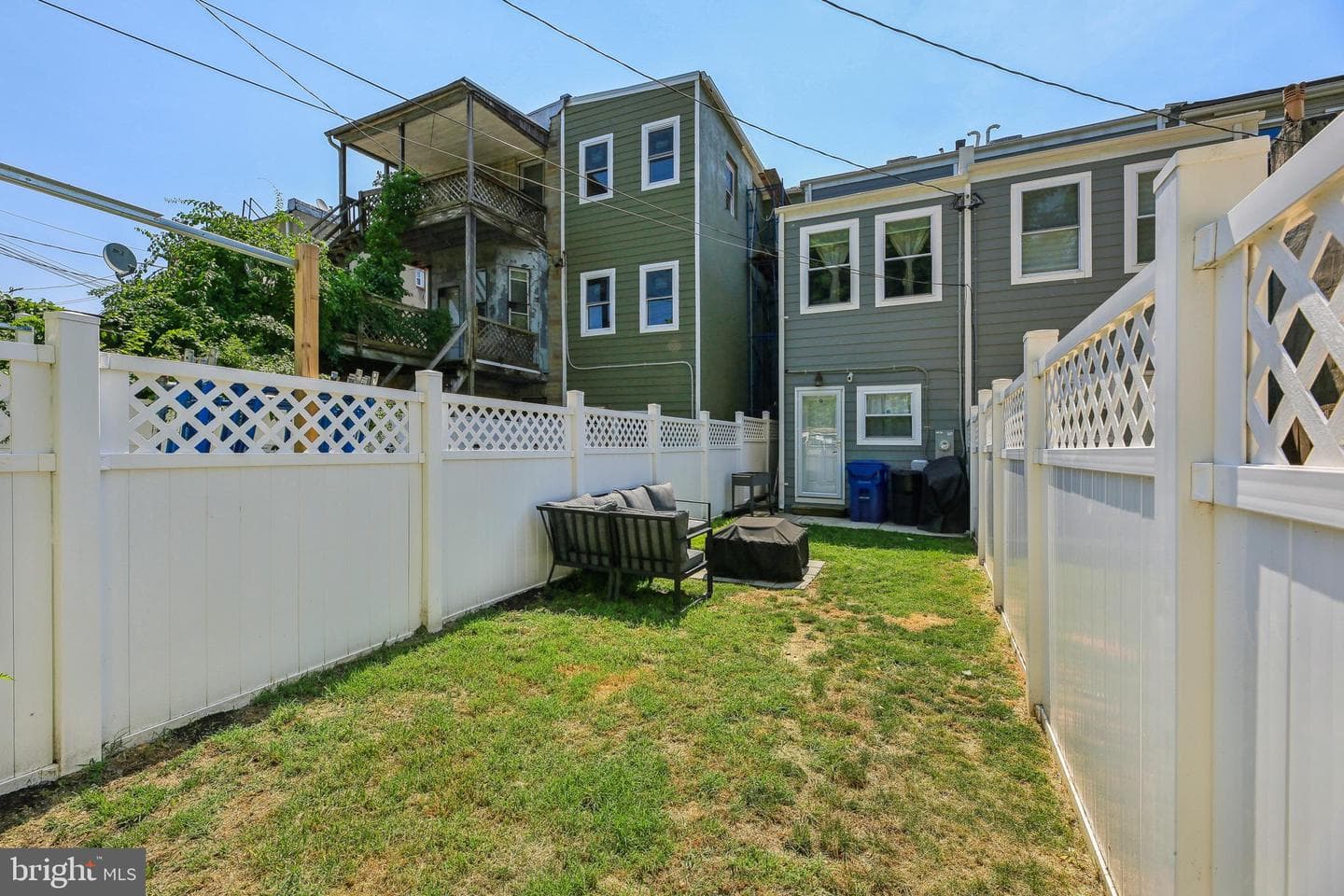 724 Dolphin Street photo 34