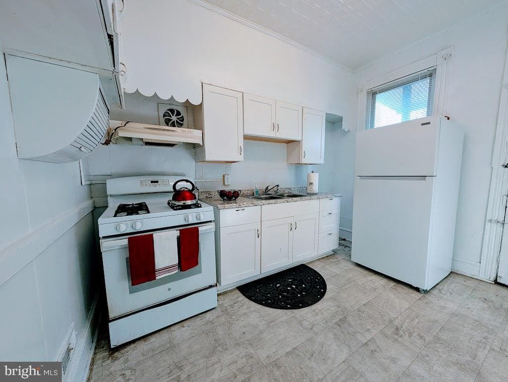 2033 N Fulton Avenue photo 9