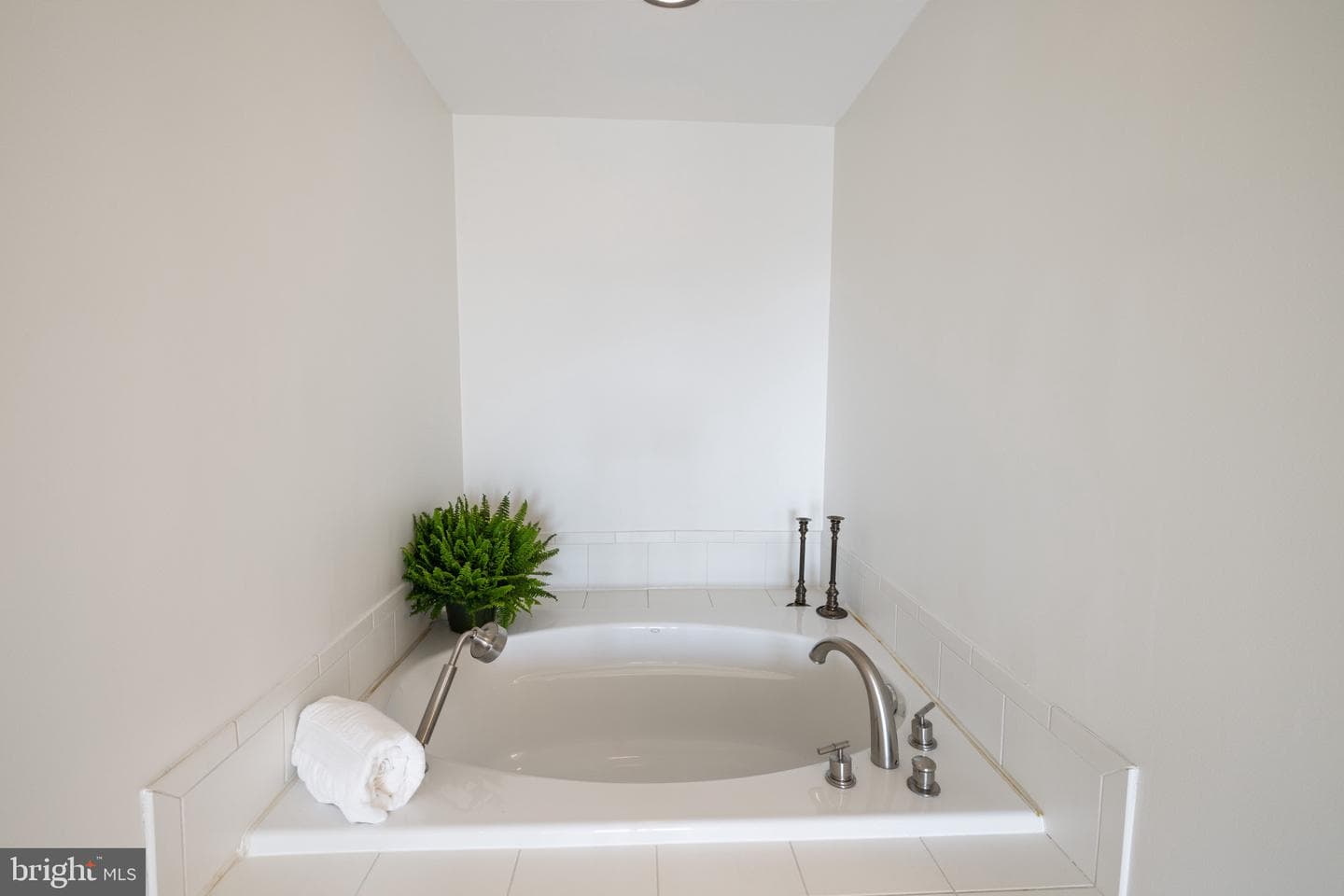 100 Harborview Drive #910 photo 12