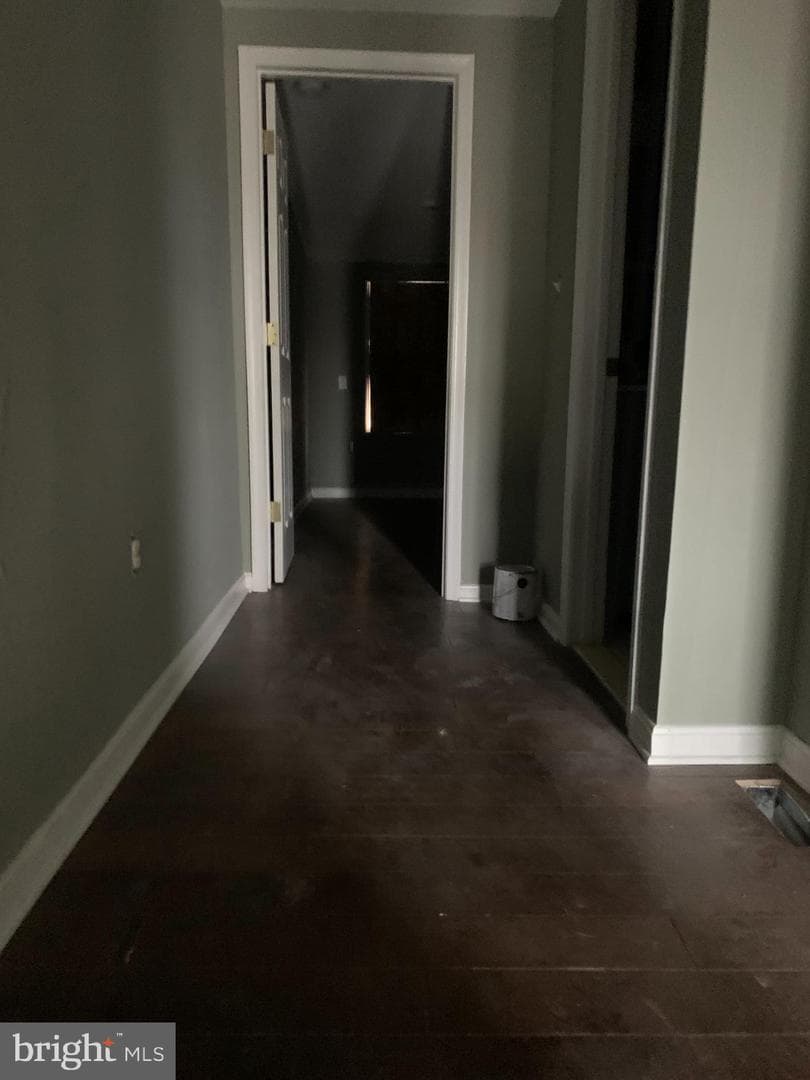 943 N Mount St photo 11