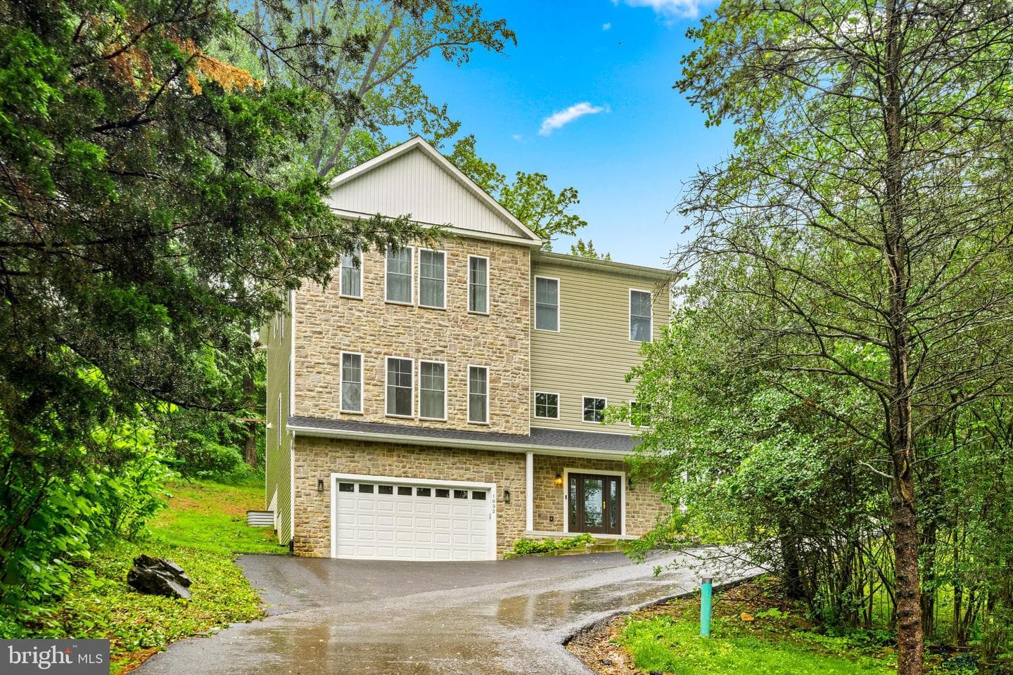 1032 Terrace Glen photo 2