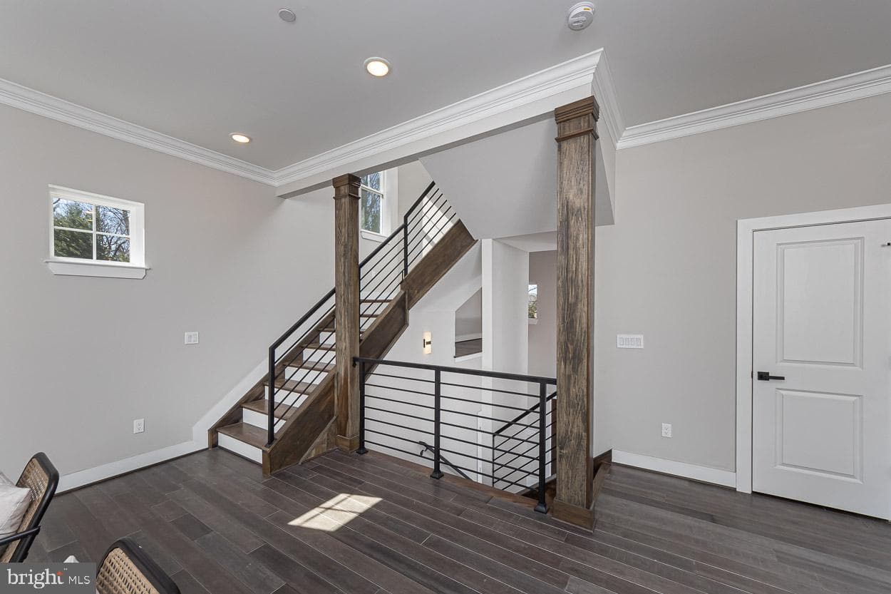 1032 Terrace Glen photo 20
