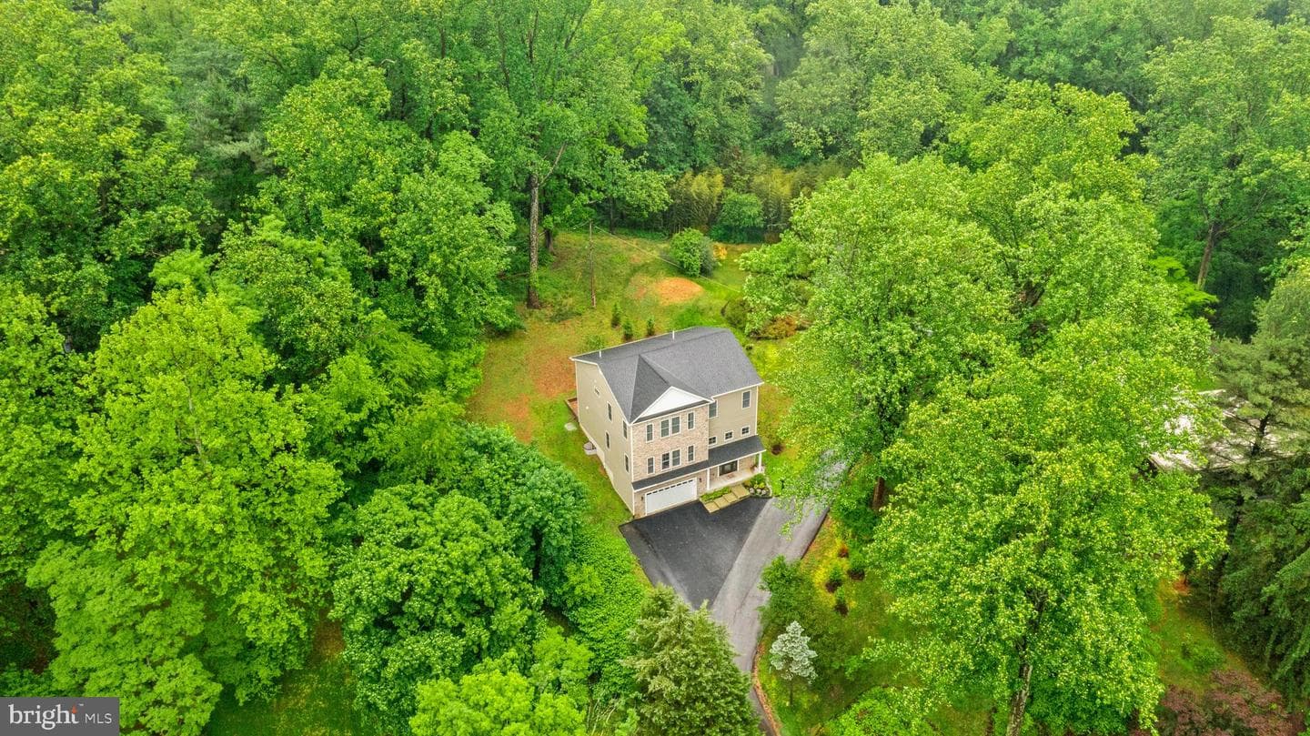 1032 Terrace Glen photo 3