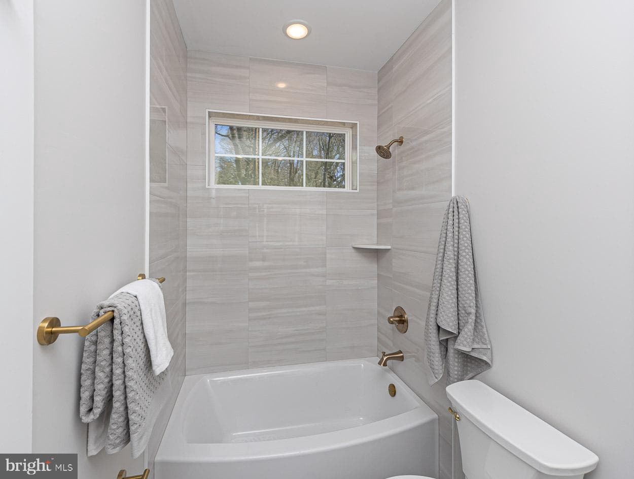 1032 Terrace Glen photo 32