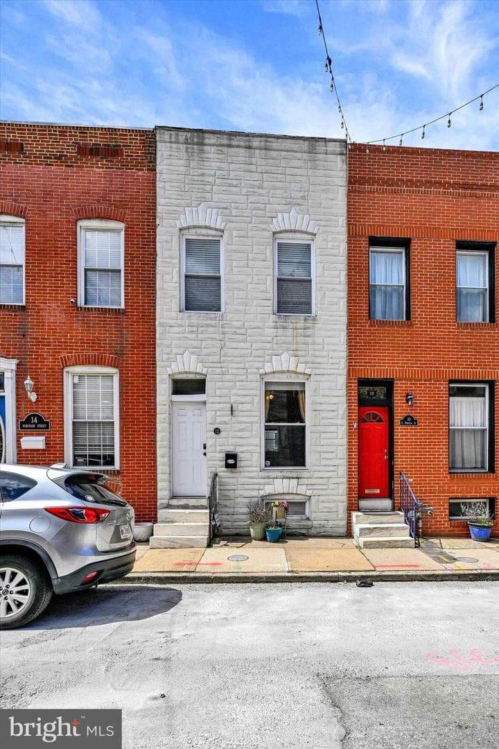 12 S Robinson Street photo 2