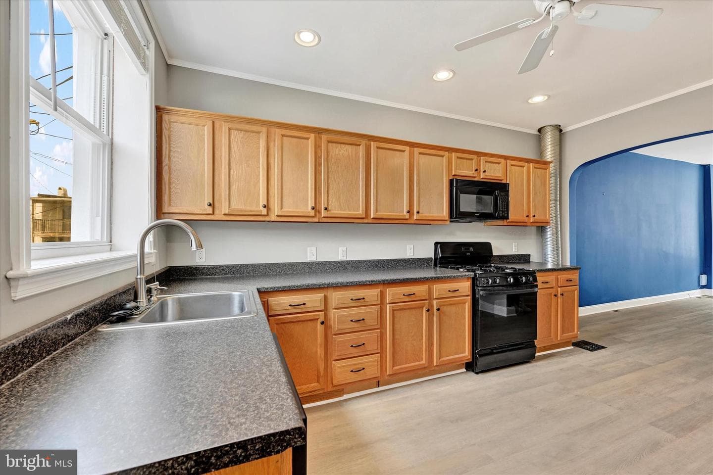 12 S Robinson Street photo 9