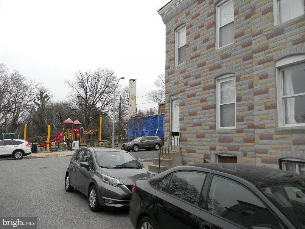 2953 Miles Avenue photo 9