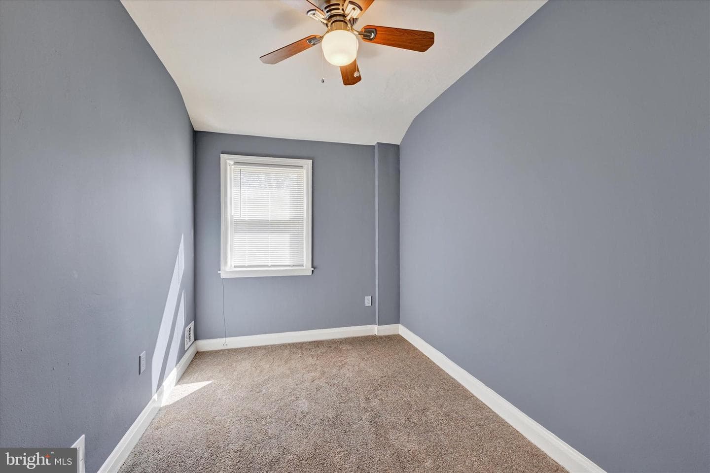 1263 Limit Avenue photo 12