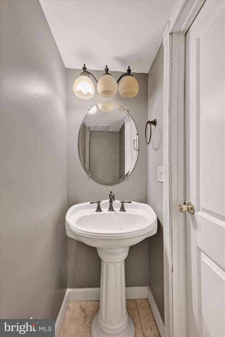 1263 Limit Avenue photo 15