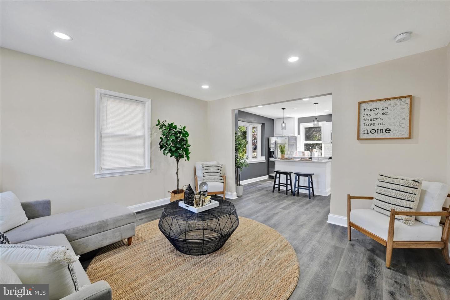 1263 Limit Avenue photo 2