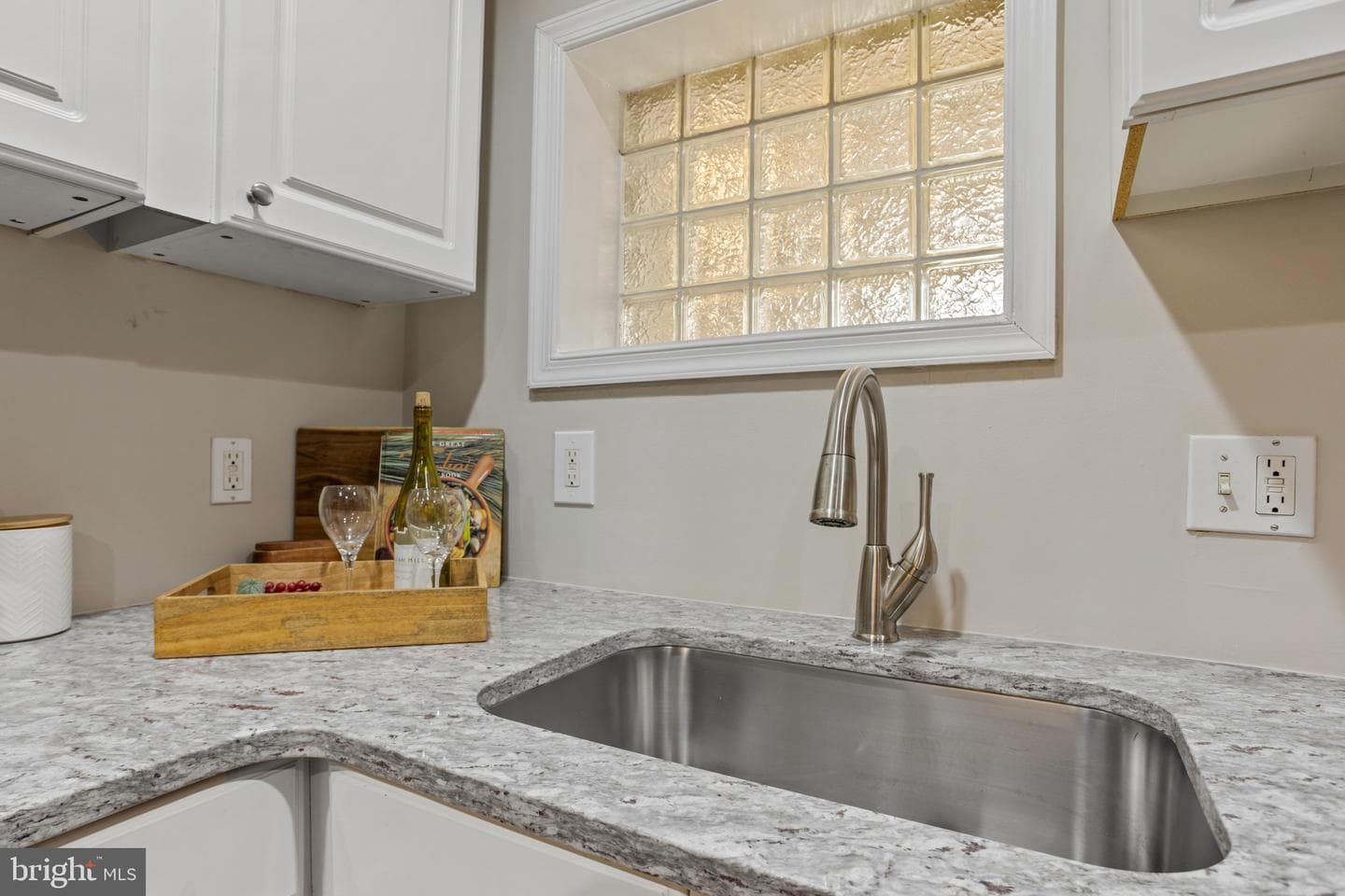 1432 Andre Street photo 10