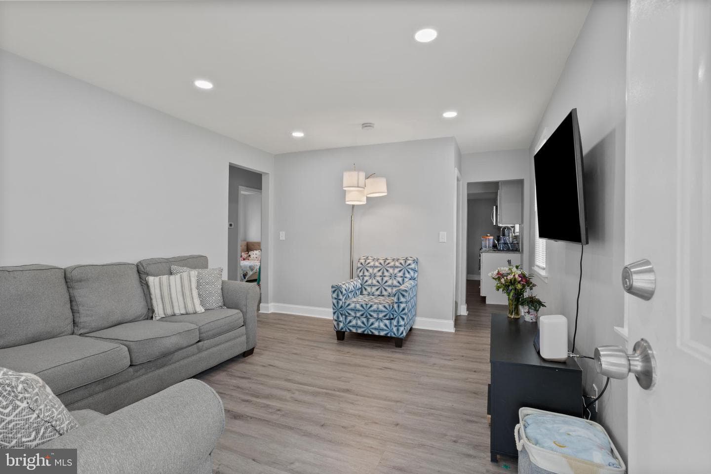 5427 Daywalt Avenue photo 4