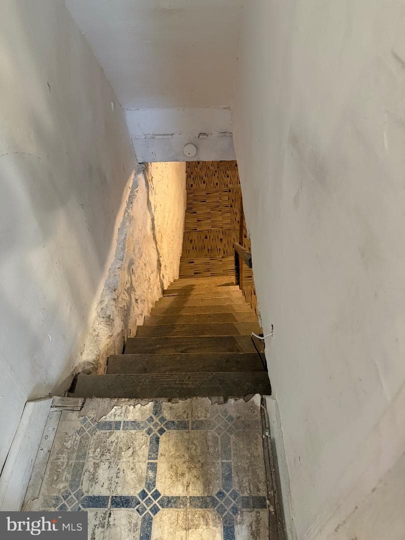 3137 Baker Street photo 11