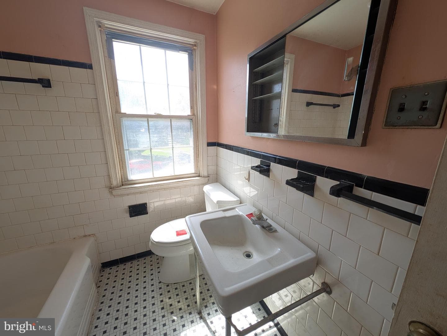 215 Medwick Garth E photo 6