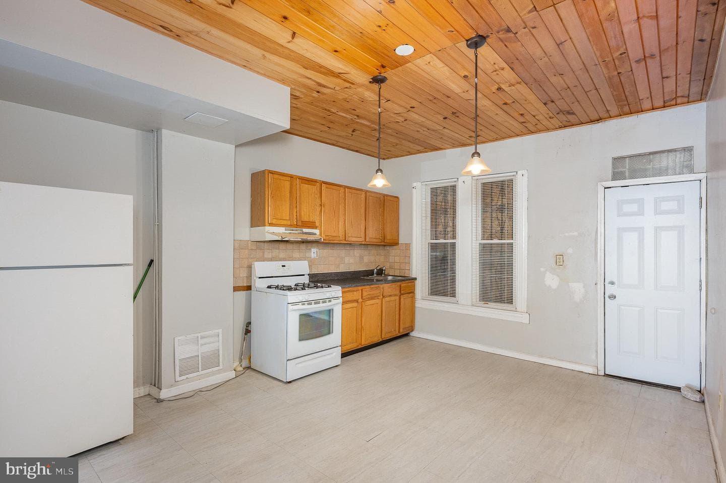 2419 E Oliver Street photo 10