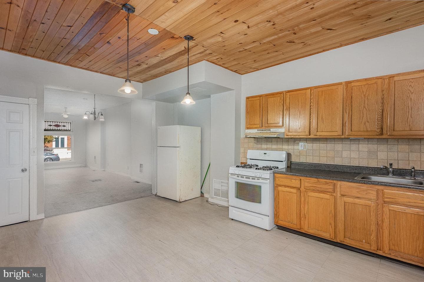 2419 E Oliver Street photo 11