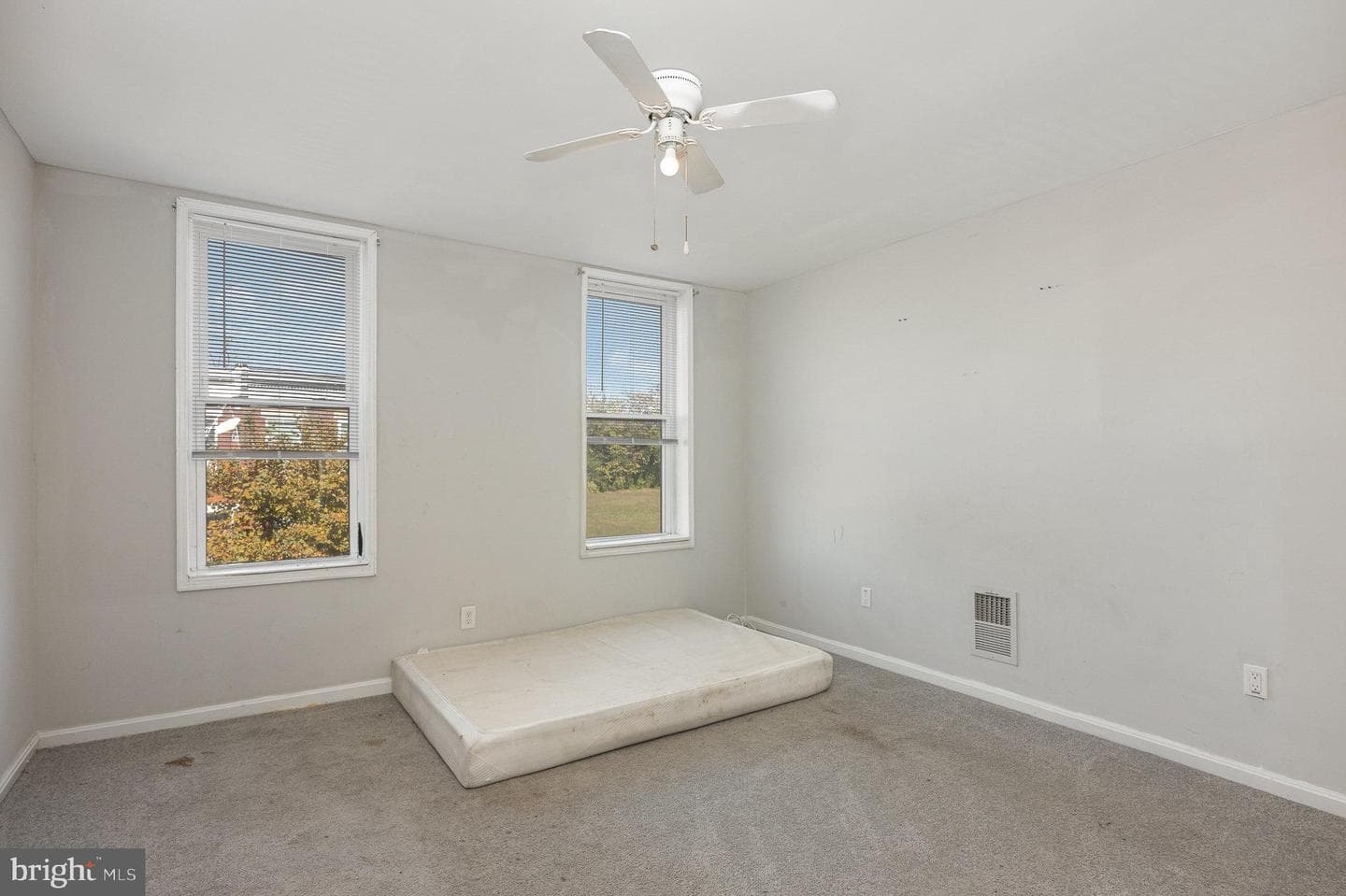 2419 E Oliver Street photo 14