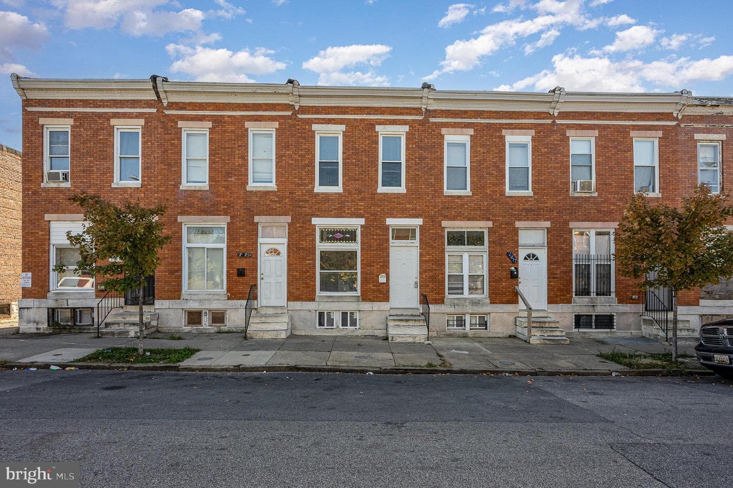 2419 E Oliver Street photo 2