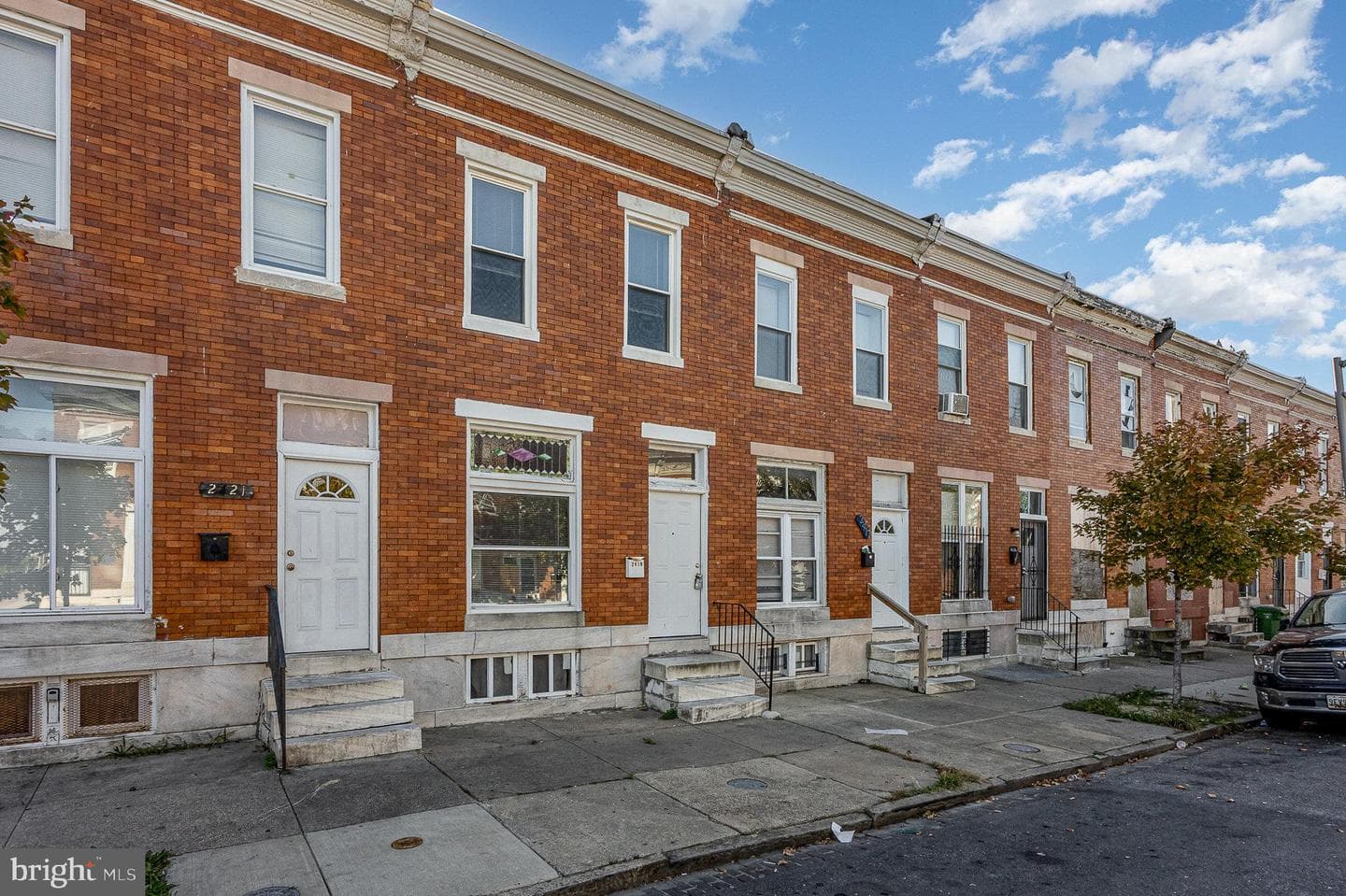 2419 E Oliver Street photo 4