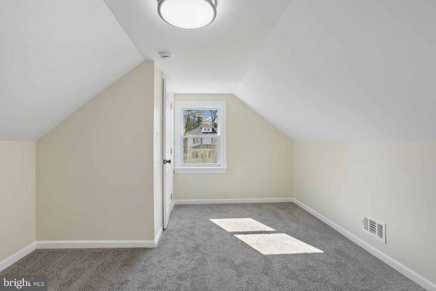 5315 Kenilworth Avenue photo 17