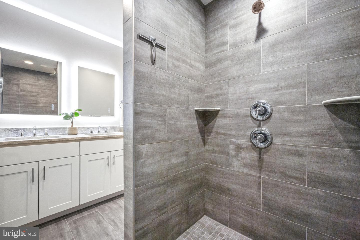 117 W Clement Street photo 22