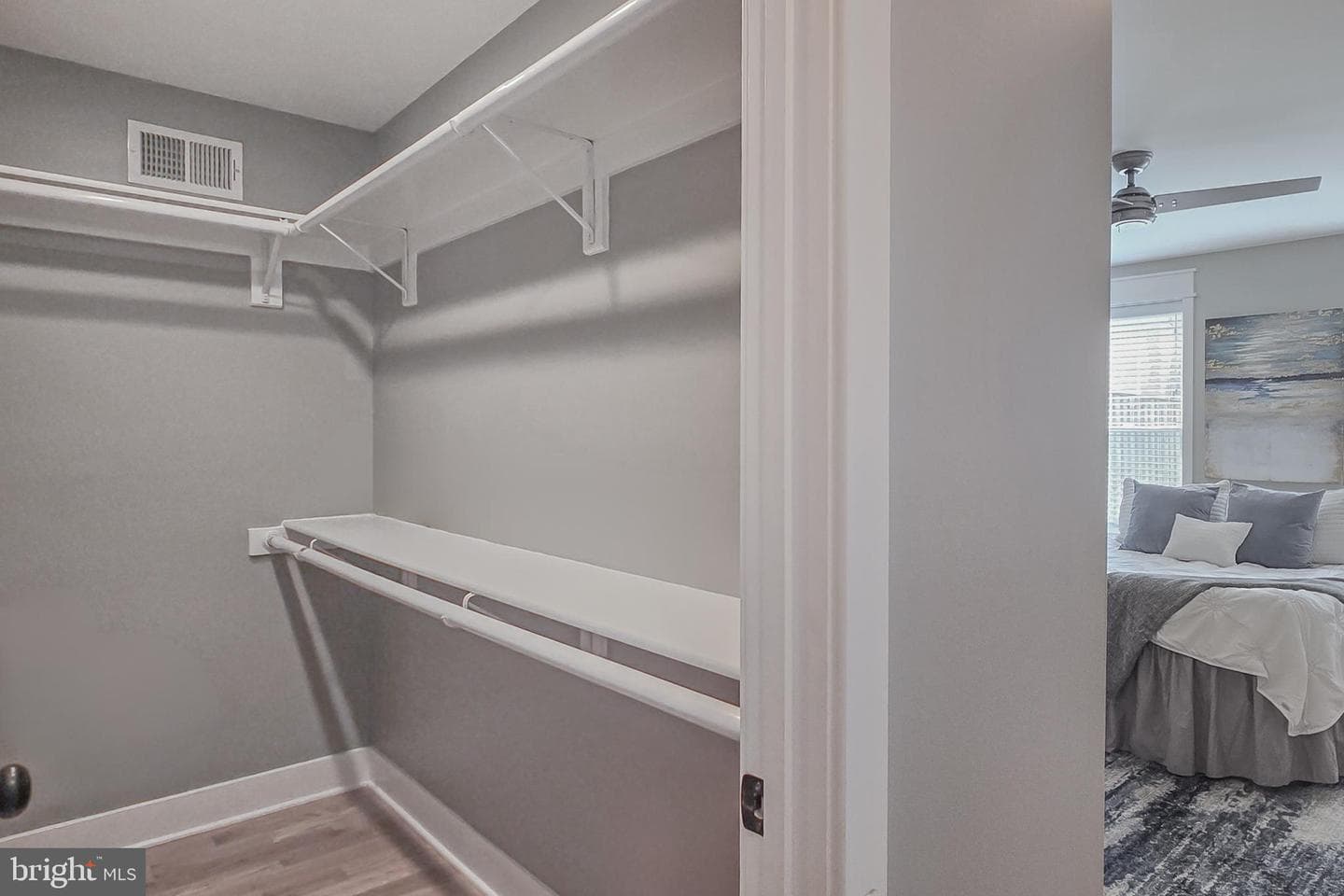 117 W Clement Street photo 23
