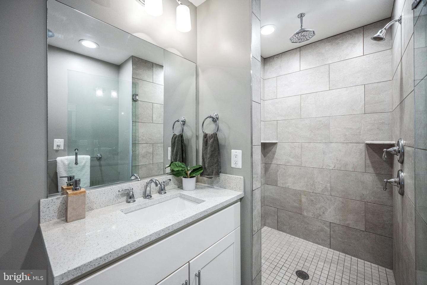 117 W Clement Street photo 27