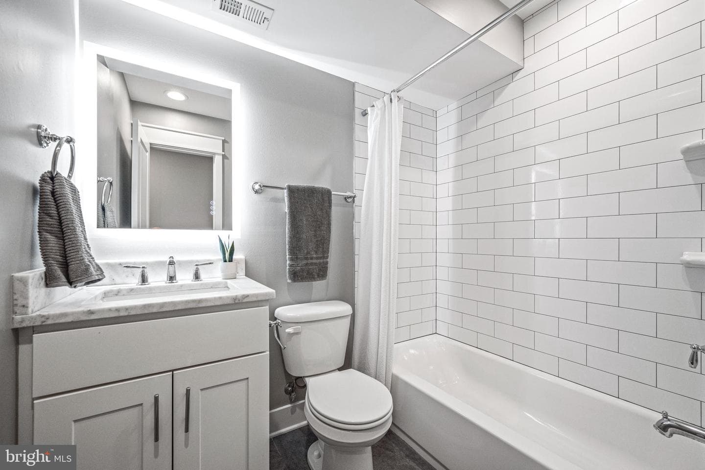 117 W Clement Street photo 35