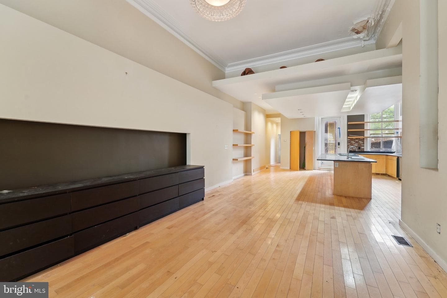 1602 Bolton Street photo 8