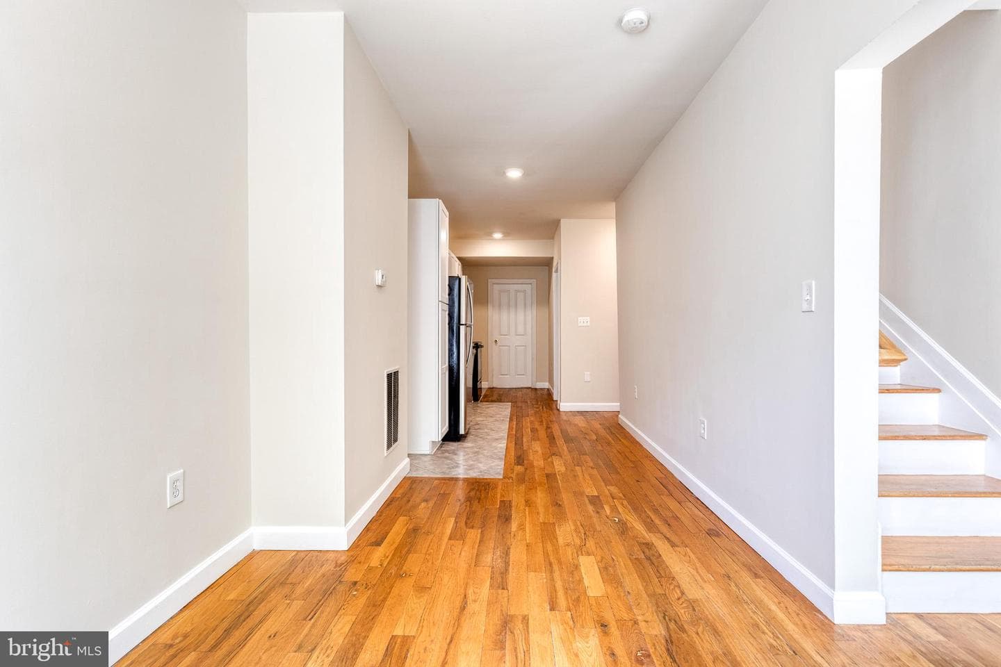 422 E Lanvale Street photo 3