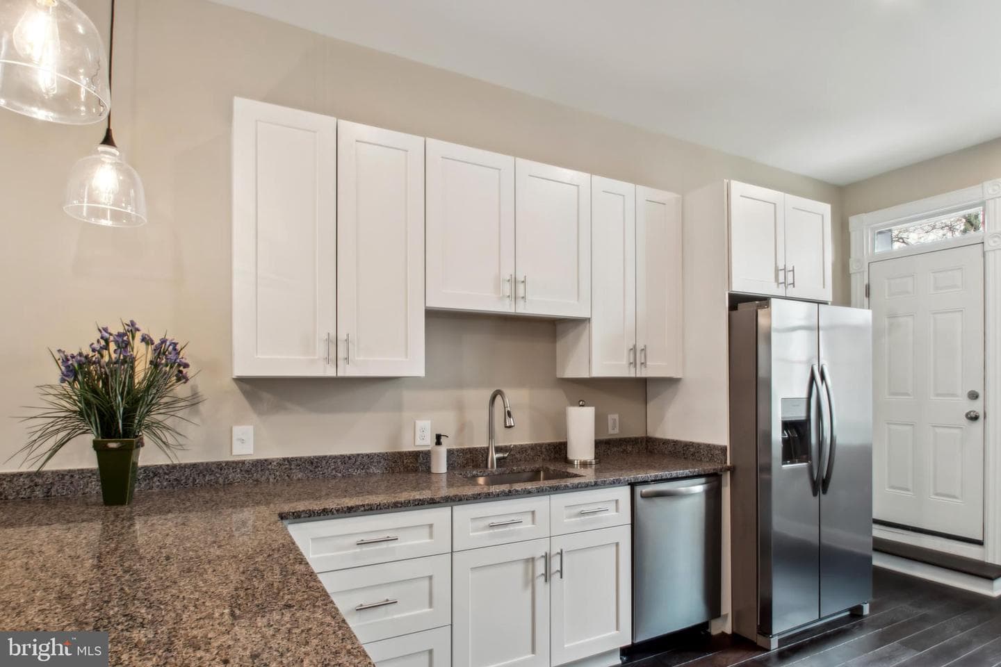 1505 N Broadway photo 10