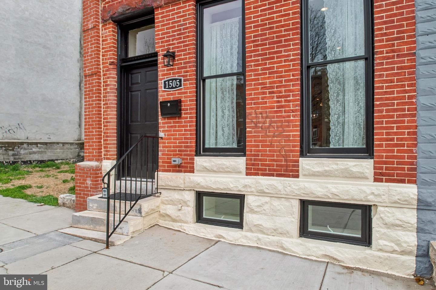 1505 N Broadway photo 2
