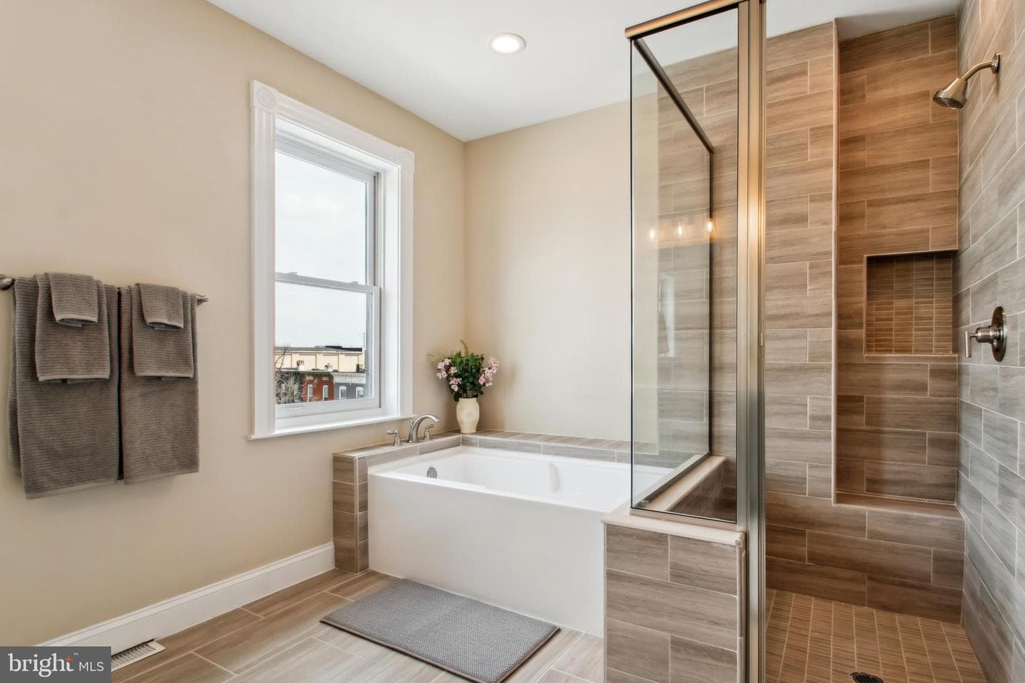 1505 N Broadway photo 23