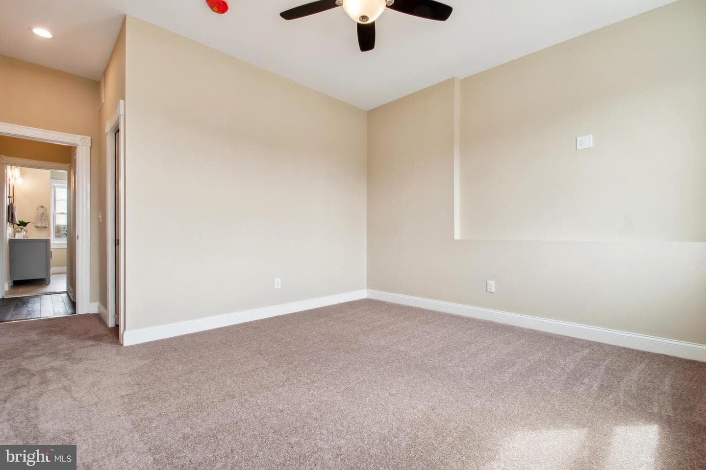 1505 N Broadway photo 25