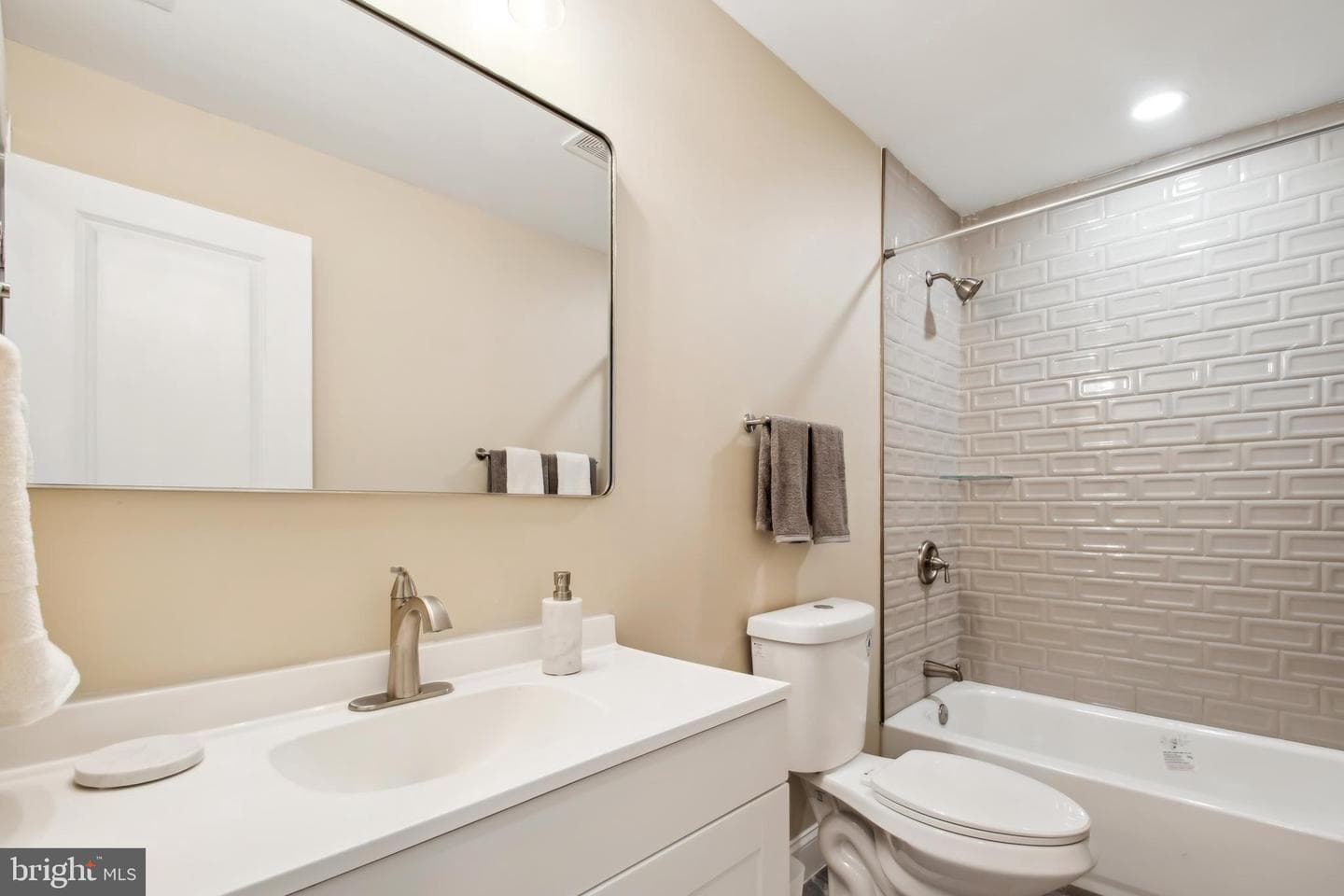 1505 N Broadway photo 27