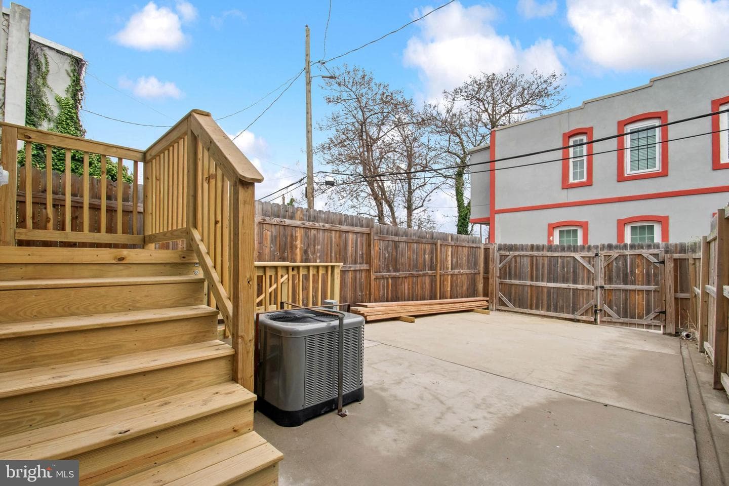 1505 N Broadway photo 30
