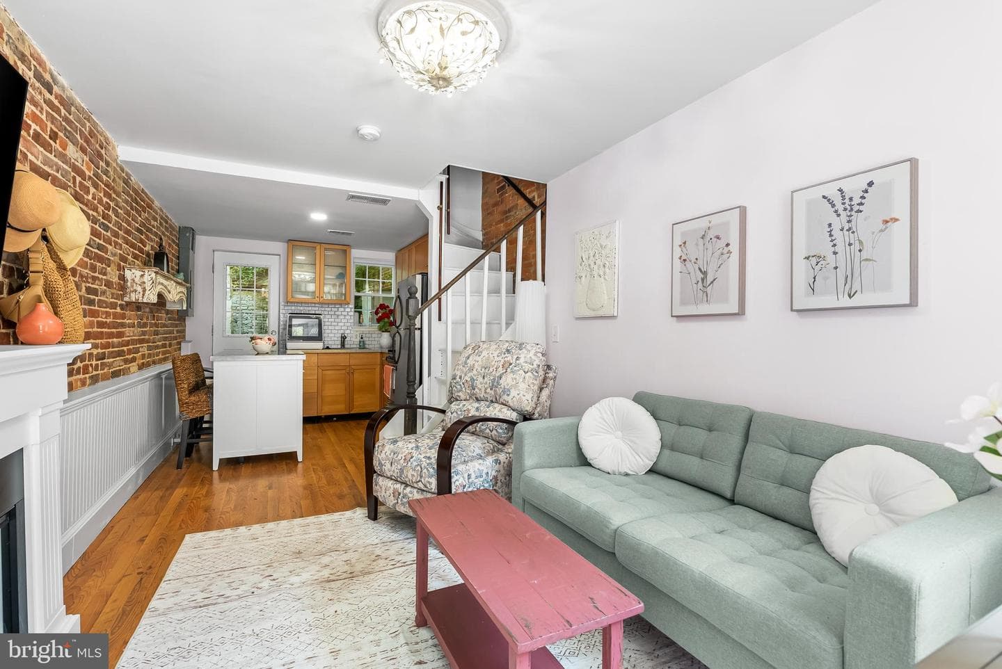 1812 Lancaster Street photo 2